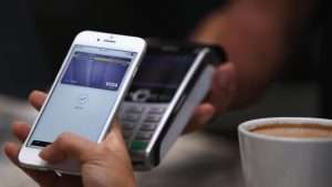 Как расплачиваться айфоном вместо банковской карты: приложения, инструкция и рекомендации