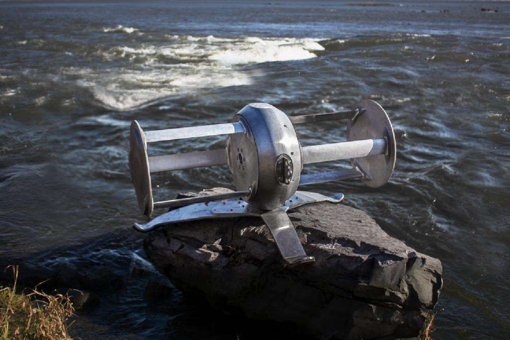 Такая турбина устанавливается на реке с быстрым течением